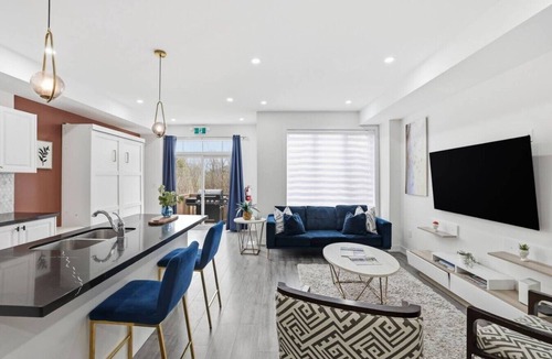 The Blue Mountains Villa | Crosswinds Peak: Sleek 3BDR - Mins to BM Village