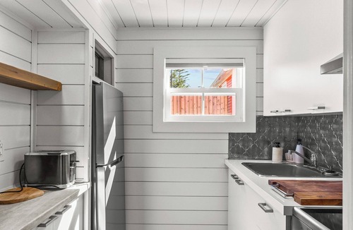 Terra Nova House | Cupids Cottage Hot Tub, BBQ + Deck, Parking