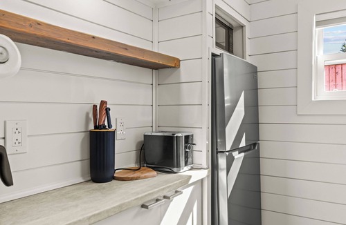 Terra Nova House | Cupids Cottage Hot Tub, BBQ + Deck, Parking