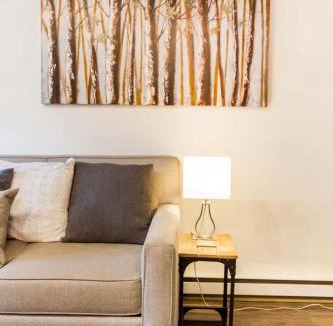 Whistler Creekside House | Cute and Cozy, walk to Gondola Ski in Out