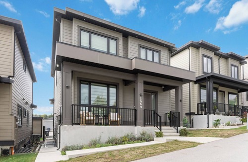 Surrey House | Cute, Clean, Modern Suite in a House - Great Area!