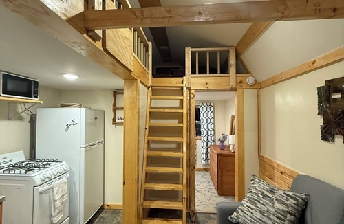 Madison House | Cute, comfy, clean, safe, quiet, welcoming community in Madison. Pet-friendly