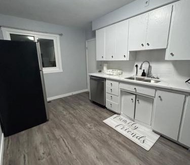 Highland Park Apartment | Cute Highland Park Entire Unit A