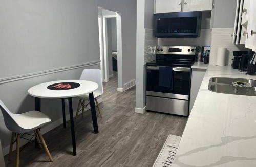 Highland Park Apartment | Cute Highland Park Entire Unit B