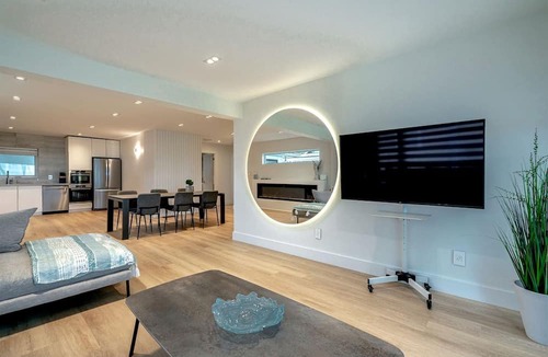 Leamington Cottage | Cute Modern Style Beach Close Cottage in Leamington, Ontario