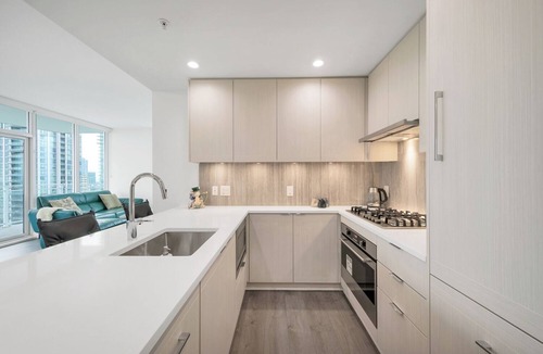 Metrotown Condo | D8 - Bright & Modern 2BR with Stunning City Views