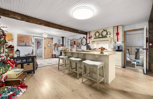 Denbigh House | Dahlia’s Waterfront Cottage in Denbigh