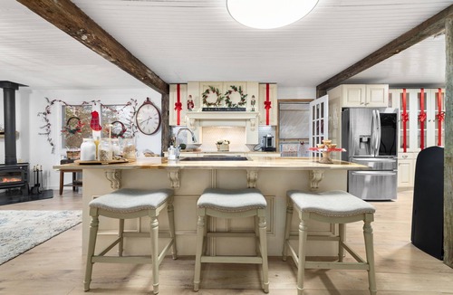 Denbigh House | Dahlia’s Waterfront Cottage in Denbigh
