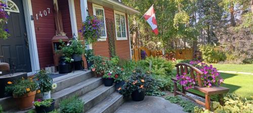 Golden Bed & Breakfast | Deer Ridge B&B