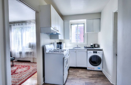 Cote-Des-Neiges—Notre-Dame-De-Grace Apartment | Delightful Style & Comfort in Montreal! Sleeps 4!