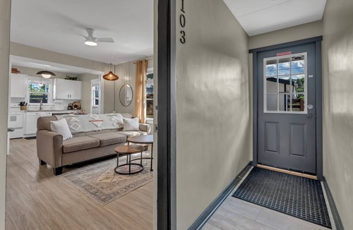 Okanagan-Similkameen Bed & Breakfast | Desert Shores: 103 (Dog Friendly) Minutes from Okanagan Lake