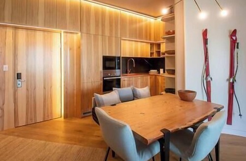East Kootenay Apartment | Designer 2 BDRM Condo - Ski in/out - Hot Tubs