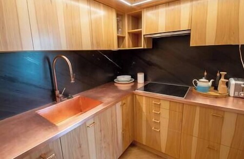 East Kootenay Apartment | Designer 2 BDRM Condo - Ski in/out - Hot Tubs