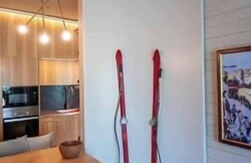 East Kootenay Apartment | Designer 2 BDRM Condo - Ski in/out - Hot Tubs