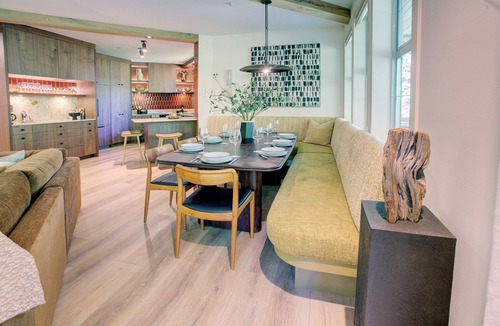 Blueberry Hill Condo | Designer 4BR, 3 Bath Townhouse w Mtn Views, Hot Tub, Parking for 2 vehicles