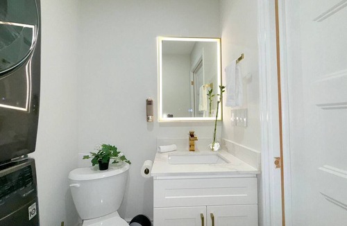 Oakville House | Designer 4BR Basement Suite – Oakville Entire basement in Oakville, Canada