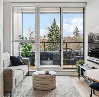 Mount Pleasant West Apartment | Designer Yonge & Eglinton Gem, Parking, 65 TV