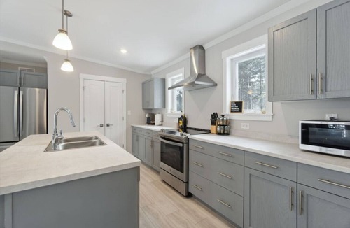 Lower Vaughan House | Destination Lake House - Hot tub