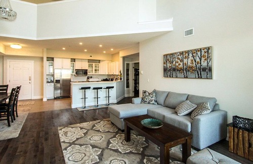 North End Resort | Discovery Bay 608 Stunning Townhouse With Lakeview! Downtown Kelowna