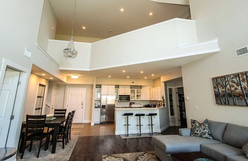 North End Resort | Discovery Bay 608 Stunning Townhouse With Lakeview! Downtown Kelowna