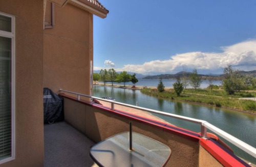 North End Condo | Discovery Bay Resort #222 – 3Bed+Den-3Bath Townhouse