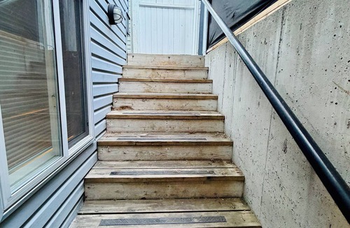 East Clayton House | DM Glow Suite | Modern 2BR/1BA Getaway in Clayton