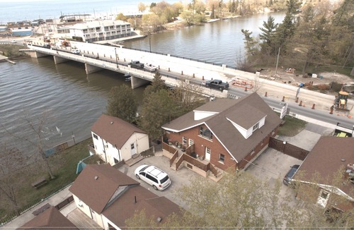 Wasaga Beach Cottage | Dock Life Beach 1 - Walkout to River, 5 bdrm, 14 ppl, 3 min walk to Beach, Sauna