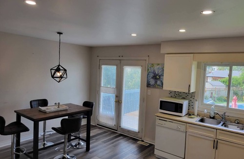 St. Catharines House | Doctor's Lounge - An Executive Home in Niagara