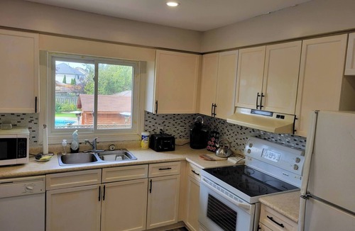 St. Catharines House | Doctor's Lounge - An Executive Home in Niagara