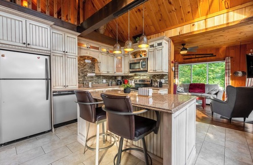Saint-Alexis-des-Monts Ski Chalet | Domaine des Pins Rouges | 2 entire chalets | 2 4-season spas | 2 BBQs | 7 kayaks