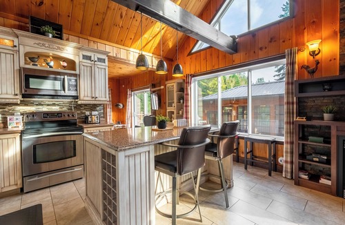 Saint-Alexis-des-Monts Ski Chalet | Domaine des Pins Rouges | 2 entire chalets | 2 4-season spas | 2 BBQs | 7 kayaks