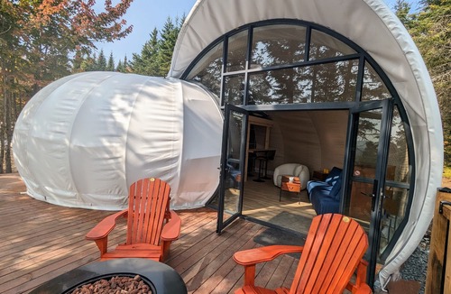 Saint-Luc-de-Bellechasse Ski Chalet | Domes, Luxury glamping