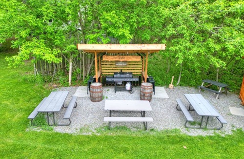 Rideau Lakes Villa | Dorothy’s Lodge | Large Waterfront Retreat on the Rideau