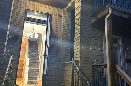 Little Italy House | Dow's Lake Downtown Ottawa, Studio-Room with balcony