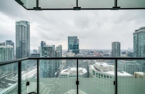 Toronto Entertainment District House | Downtown 1BR Condo WIFI Balcony plus City Views