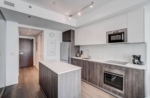 Byward Market - Parliament Hill Apartment | Downtown 2BR Gem with Balcony and Skyline Views