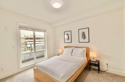 Surrey House | Downtown Condo near Vancouver Skytrain
