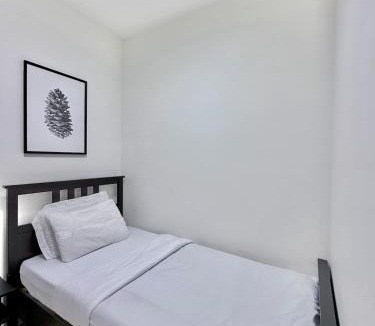 Surrey House | Downtown Condo near Vancouver Skytrain
