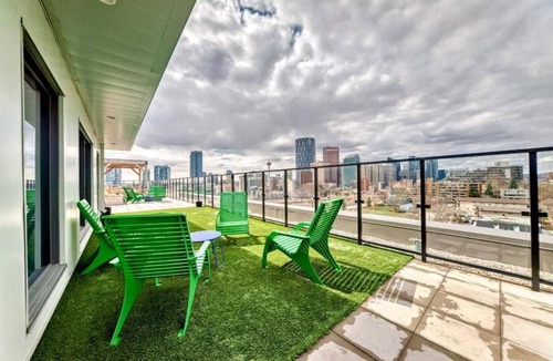 Crescent Heights Apartment | Downtown Condo, Stylish Comfy