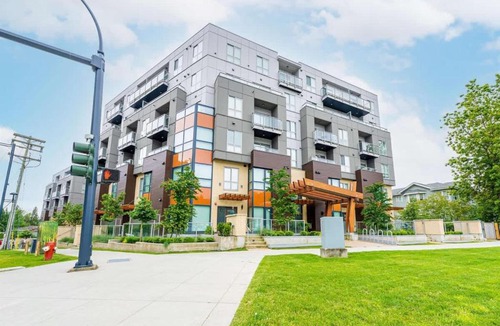 Surrey Apartment | Downtown Condo Vancouver Skytrain Free Parking