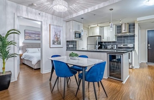 Crosstown Apartment | Downtown Condo with Great City Views