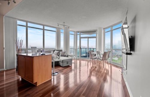 Fort York Apartment | Downtown Condo with Picturesque View