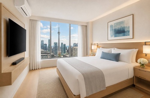 Central Waterfront Apartment | Downtown Harbour 2BR Suite