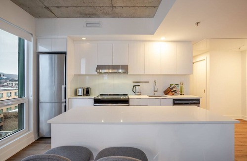 Gay Village Apartment | Downtown Haven – Free Parking