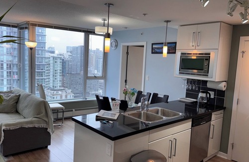 Crosstown Condo | Downtown High-rise Condo Amazing View+Pool+Hot Jacuzzi+Sauna+Gym+ free Parking