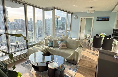 Crosstown Condo | Downtown High-rise Condo Amazing View+Pool+Hot Jacuzzi+Sauna+Gym+ free Parking