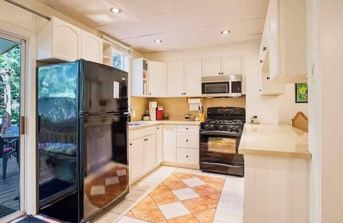 Greenwood - Coxwell House | Downtown-king bed- BBQ- free parking- near ttc