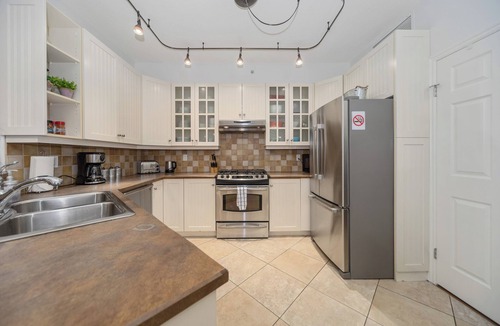 Central Okanagan House | Downtown Lakefront Condo: Pools, Hot Tubs & Steam