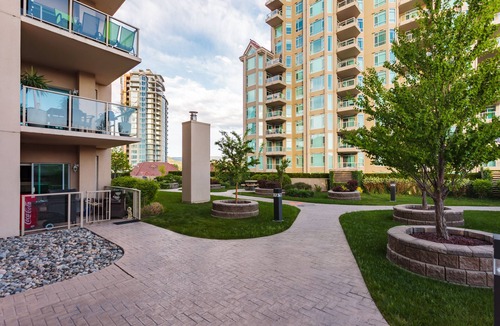 Central Okanagan House | Downtown Lakefront Condo: Pools, Hot Tubs & Steam