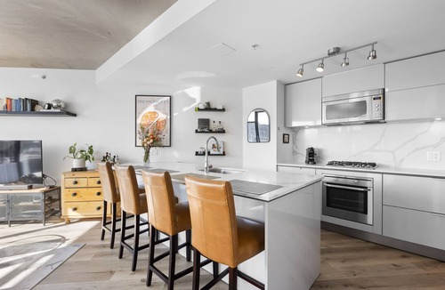 Crosstown Apartment | Downtown Luxury Apartment with Amazing City Views!